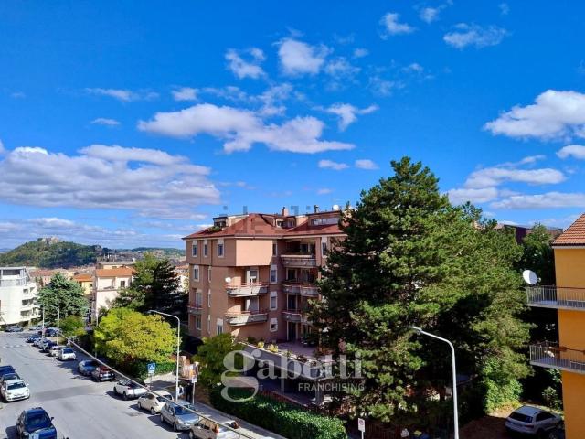 Appartamento in vendita di 165 m² in Via Conte Rosso
