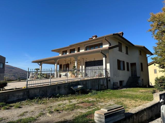 Appartamento in vendita di 165 m² in Via Cavaniccie, 3