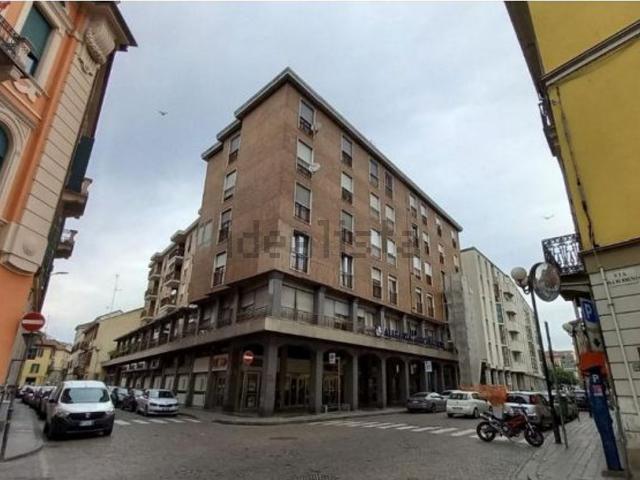 Appartamento in vendita di 165 m² in Via Camillo Cavour