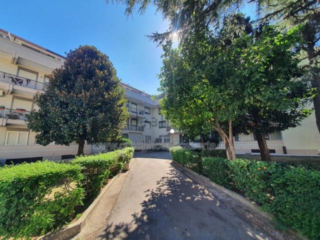 Appartamento in vendita di 165 m² in Via Capitano Luigi Laviano, 128