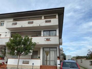 Appartamento in vendita di 165 m² in Via Capo di Fuori, 196