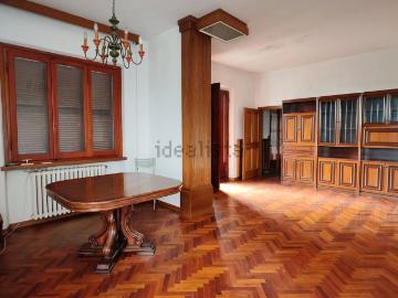 Appartamento in vendita di 165 m² in Via Carbolinga
