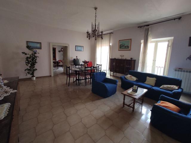 Appartamento in vendita di 165 m² in Via Angelo Scorciarini Coppola