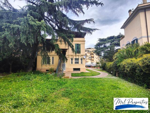 Appartamento in vendita di 165 m² in Via Adamello, 2