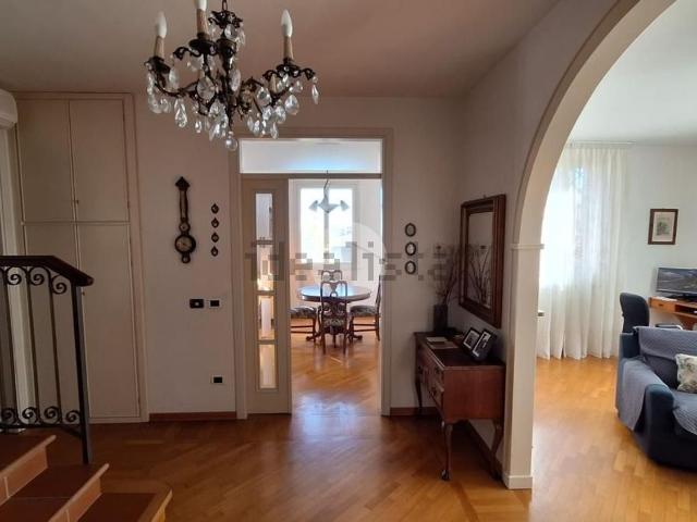 Appartamento in vendita di 165 m² in Via Alessandro Tassoni, 136
