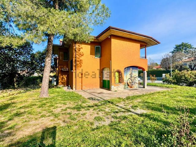 Appartamento in vendita di 165 m² in Via Giuseppe Di Vittorio