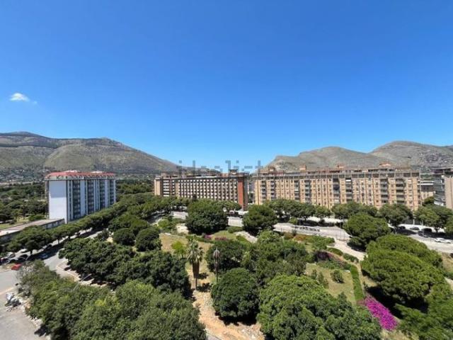 Appartamento in vendita di 165 m² in Via Gino Zappa
