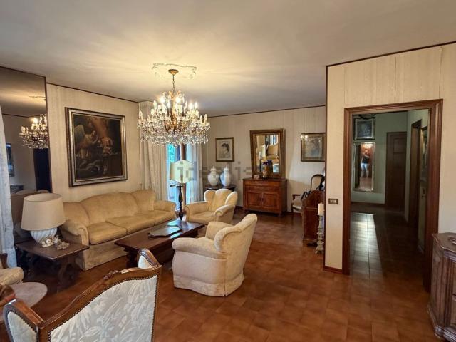 Appartamento in vendita di 165 m² in Via Don Luigi Sturzo