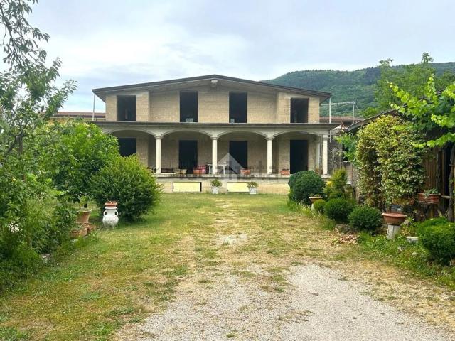 Appartamento in vendita di 165 m² in Via dei Ciliegi