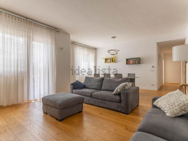 Appartamento in vendita di 165 m² in Via della Costituente, 43