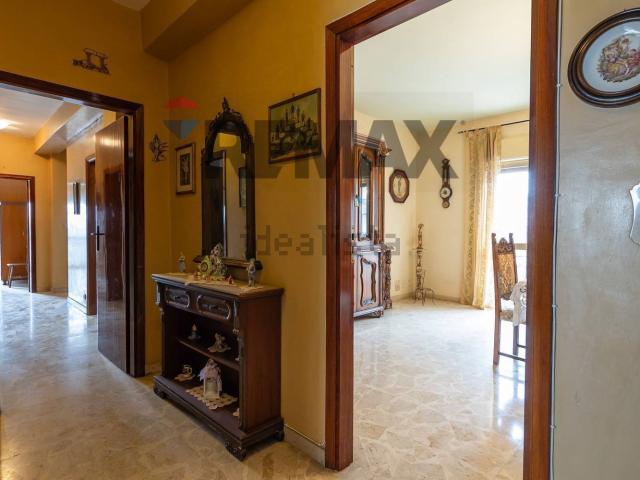 Appartamento in vendita di 165 m² in Via della Pentapoli, 2