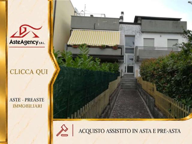 Appartamento in vendita di 165 m² in Via delle Querce, 34