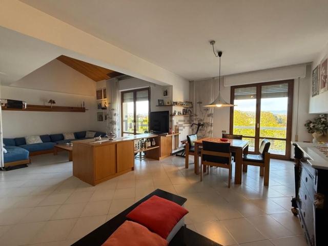 Appartamento in vendita di 165 m² in Via Edmondo de Amicis, 69