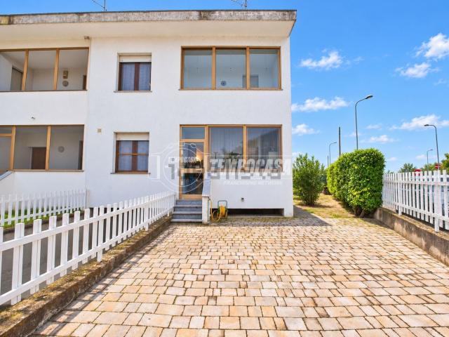 Appartamento in vendita di 165 m² in Via Ludovico Antonio Muratori