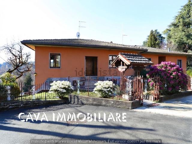 Appartamento in vendita di 165 m² in Via Mario Civelli