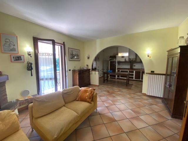 Appartamento in vendita di 165 m² in Via Nirano