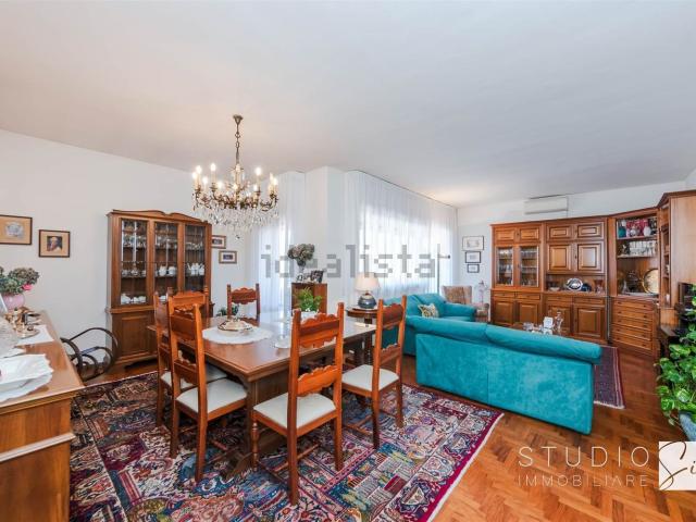 Appartamento in vendita di 165 m² in Via Selvaggia Vergiolesi