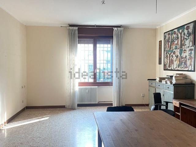 Appartamento in vendita di 165 m² in Via Simone Martini, 5