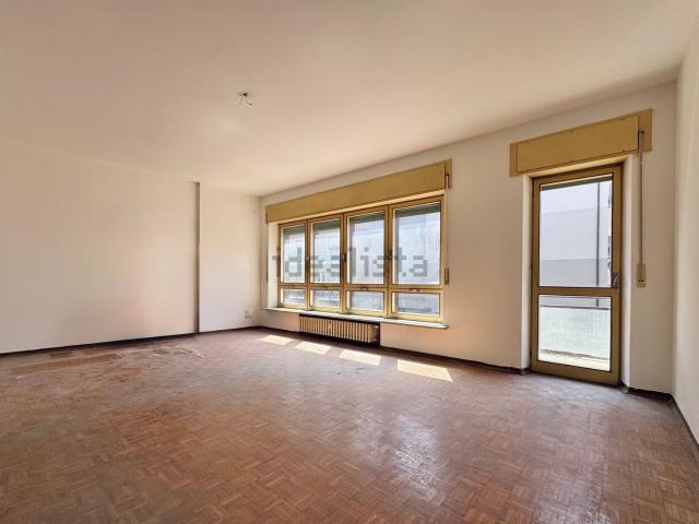 Appartamento in vendita di 165 m² in Via Travazzoi