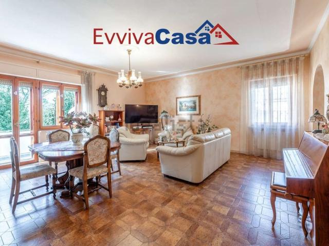 Appartamento in vendita di 165 m² in Via Villa Musone