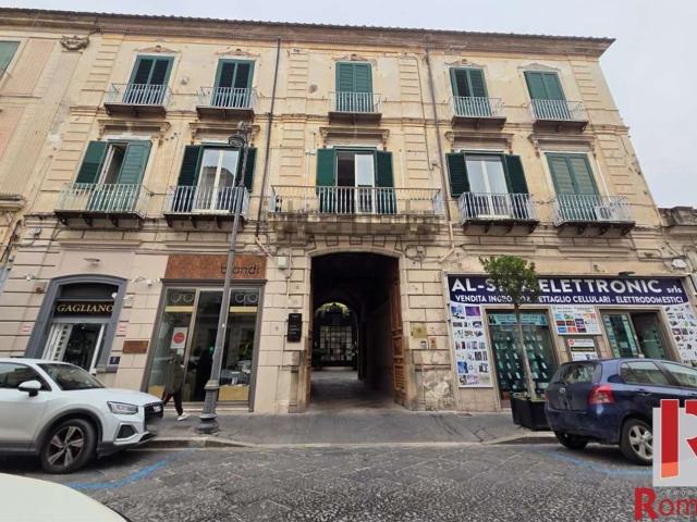 Appartamento in vendita di 165 m² in Corso Giuseppe Garibaldi, 71