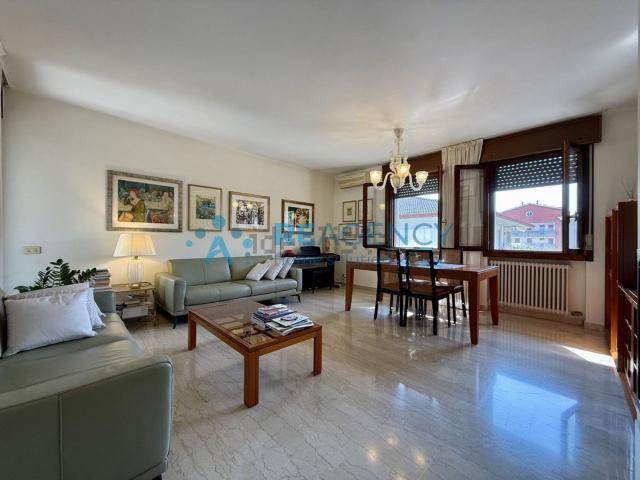 Appartamento in vendita di 166 m² in Via C. Pavese, 9