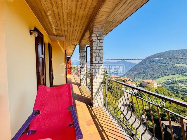 Appartamento in vendita di 166 m² in Via Costa