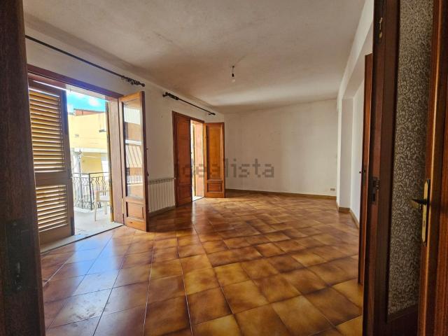 Appartamento in vendita di 166 m² in Via Cesare Battisti, 111