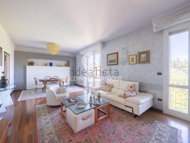 Appartamento in vendita di 166 m² in Via Bellombra