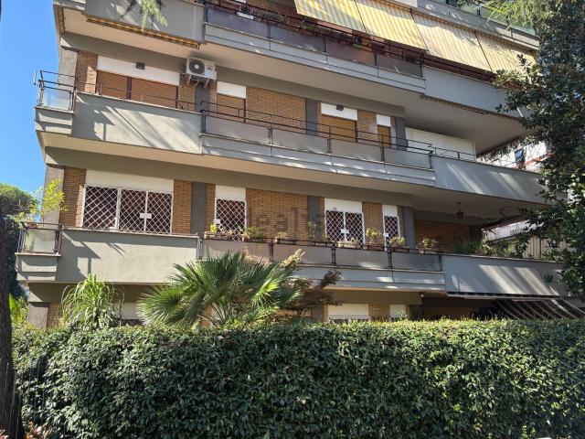 Appartamento in vendita di 166 m² in Via Giuseppe Pecci, 16