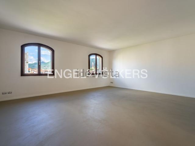 Appartamento in vendita di 166 m² in Via del Ceppo Vecchio