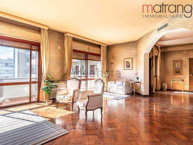 Appartamento in vendita di 166 m² in Via Empedocle Restivo, 12