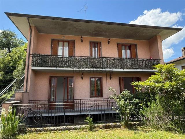 Appartamento in vendita di 166 m² in Via Europa, 128