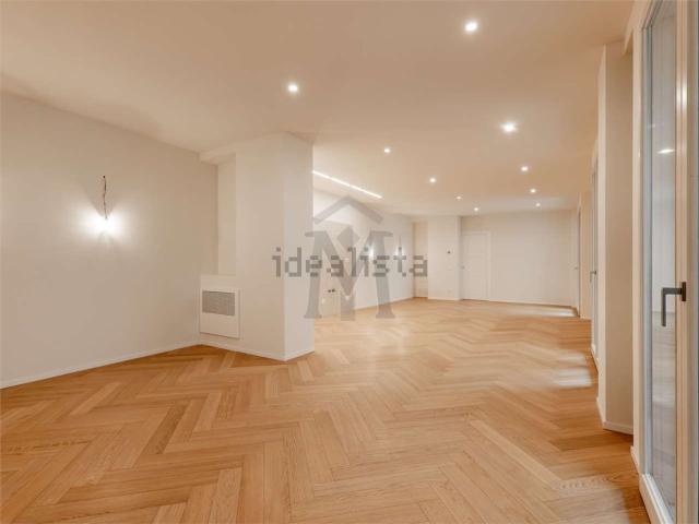 Appartamento in vendita di 166 m² in Via Francesco Crispi, 3