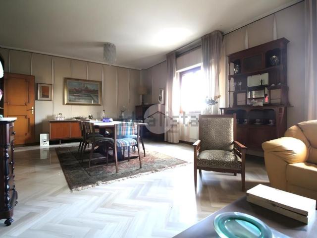 Appartamento in vendita di 166 m² in Viale della Regione Siciliana Nord Ovest, 3152