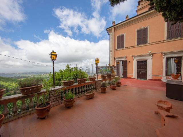 Appartamento in vendita di 166 m² in Viale Madonna del Tufo, 26