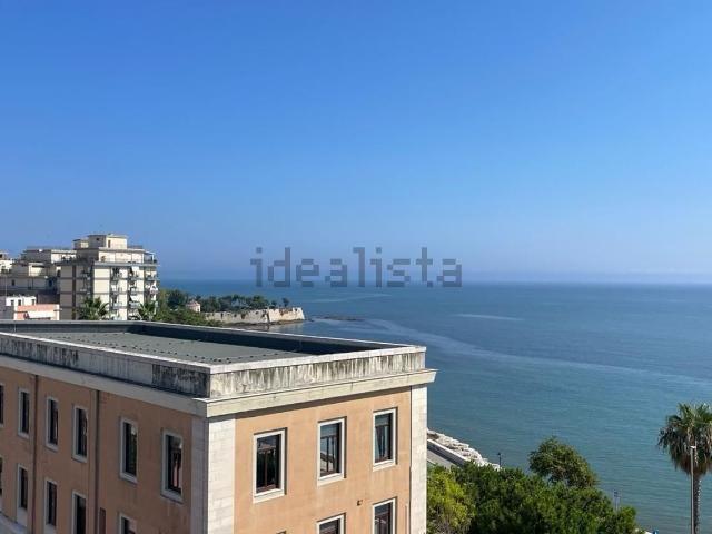 Appartamento in vendita di 166 m² in Lungomare Cristoforo Colombo, 10