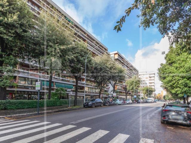 Appartamento in vendita di 167 m² in Via di Donna Olimpia, 166