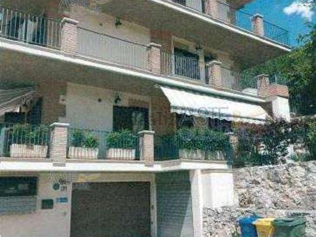 Appartamento in vendita di 167 m² in Via Lazio, 15
