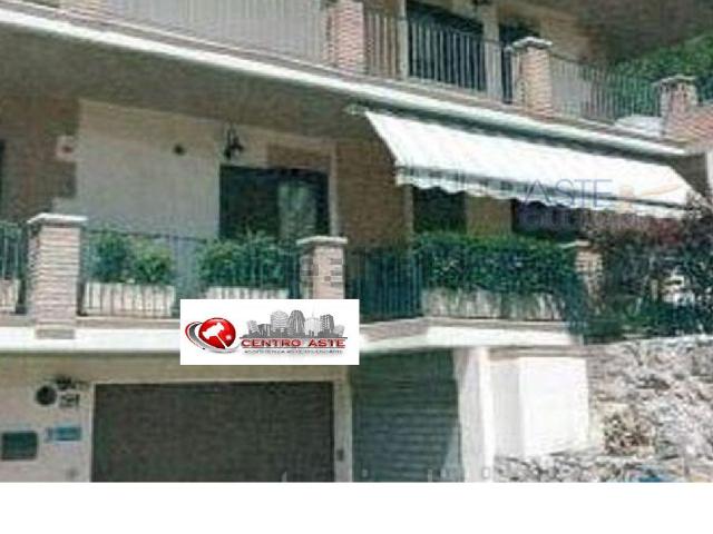Appartamento in vendita di 167 m² in Via Lazio