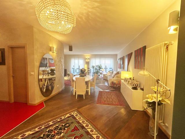 Appartamento in vendita di 167 m² in Via Pietro Nenni, 105