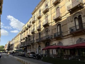 Appartamento in vendita di 167 m² in Via Umberto I