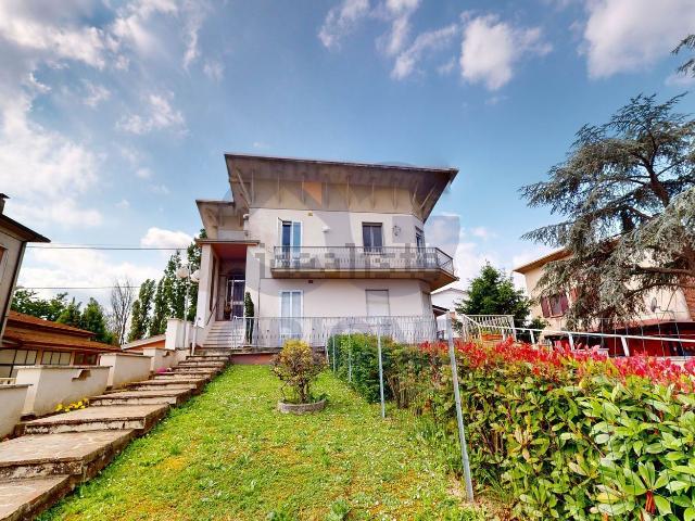 Appartamento in vendita di 167 m² in Via Virgiliana