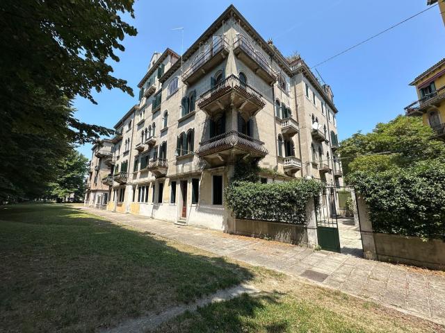 Appartamento in vendita di 167 m² in Viale IV Novembre