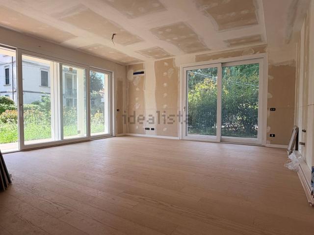 Appartamento in vendita di 168 m² in Via C. Colombo, 8