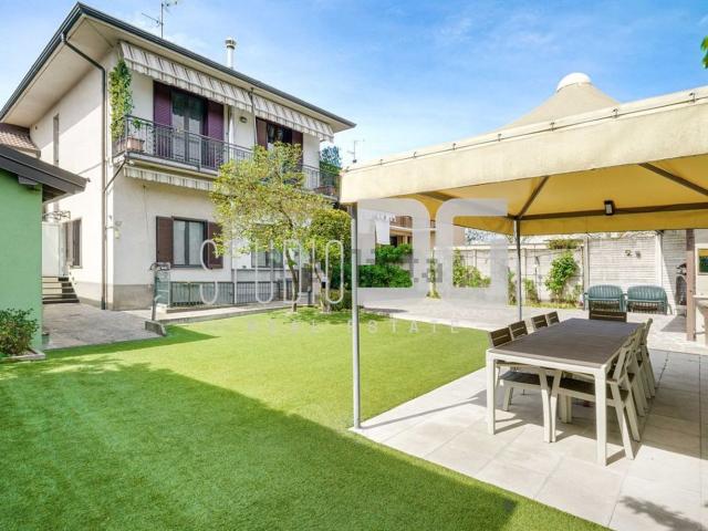 Appartamento in vendita di 168 m² in Via Como