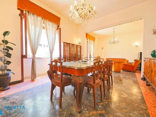 Appartamento in vendita di 168 m² in Via Cesare Battisti, 15