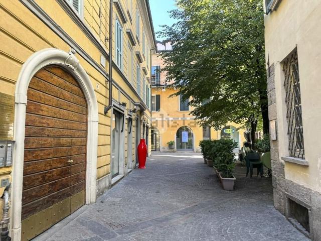 Appartamento in vendita di 168 m² in Via Albuzzi, 6