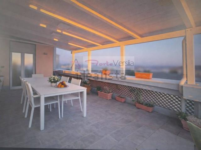 Appartamento in vendita di 168 m² in Via delle Pinete