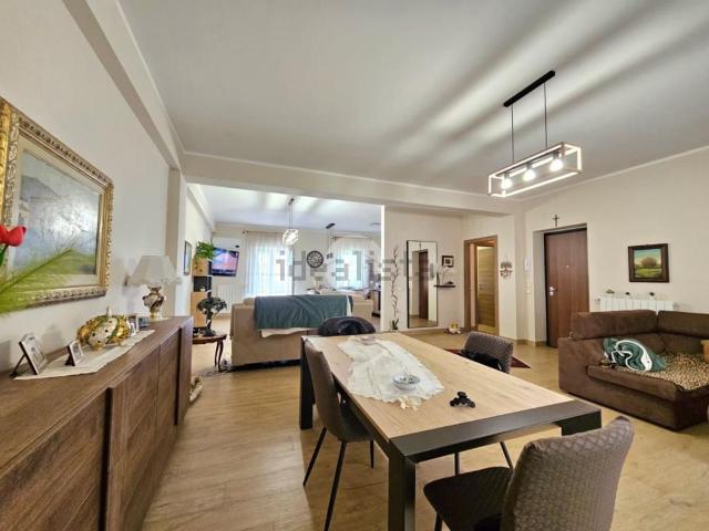 Appartamento in vendita di 168 m² in Via Ester Mazzoleni, 14